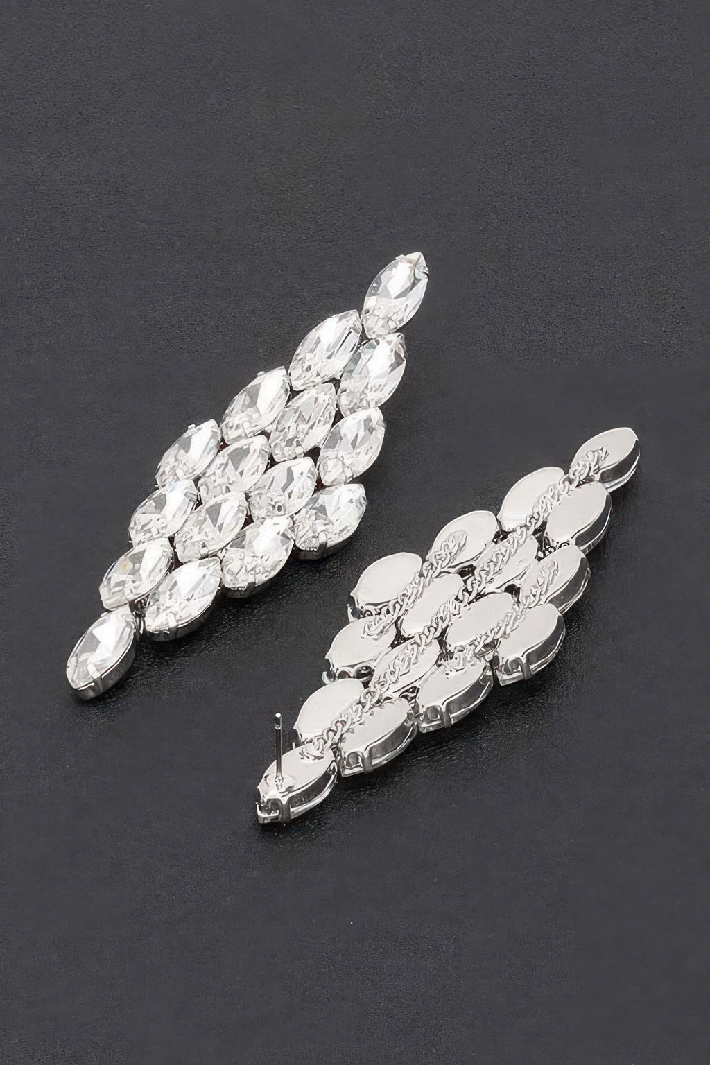 Rhinestone-Ohrringe mit klaren Steinen in Glieder-Tropfenform, Hakenfassung, glänzend