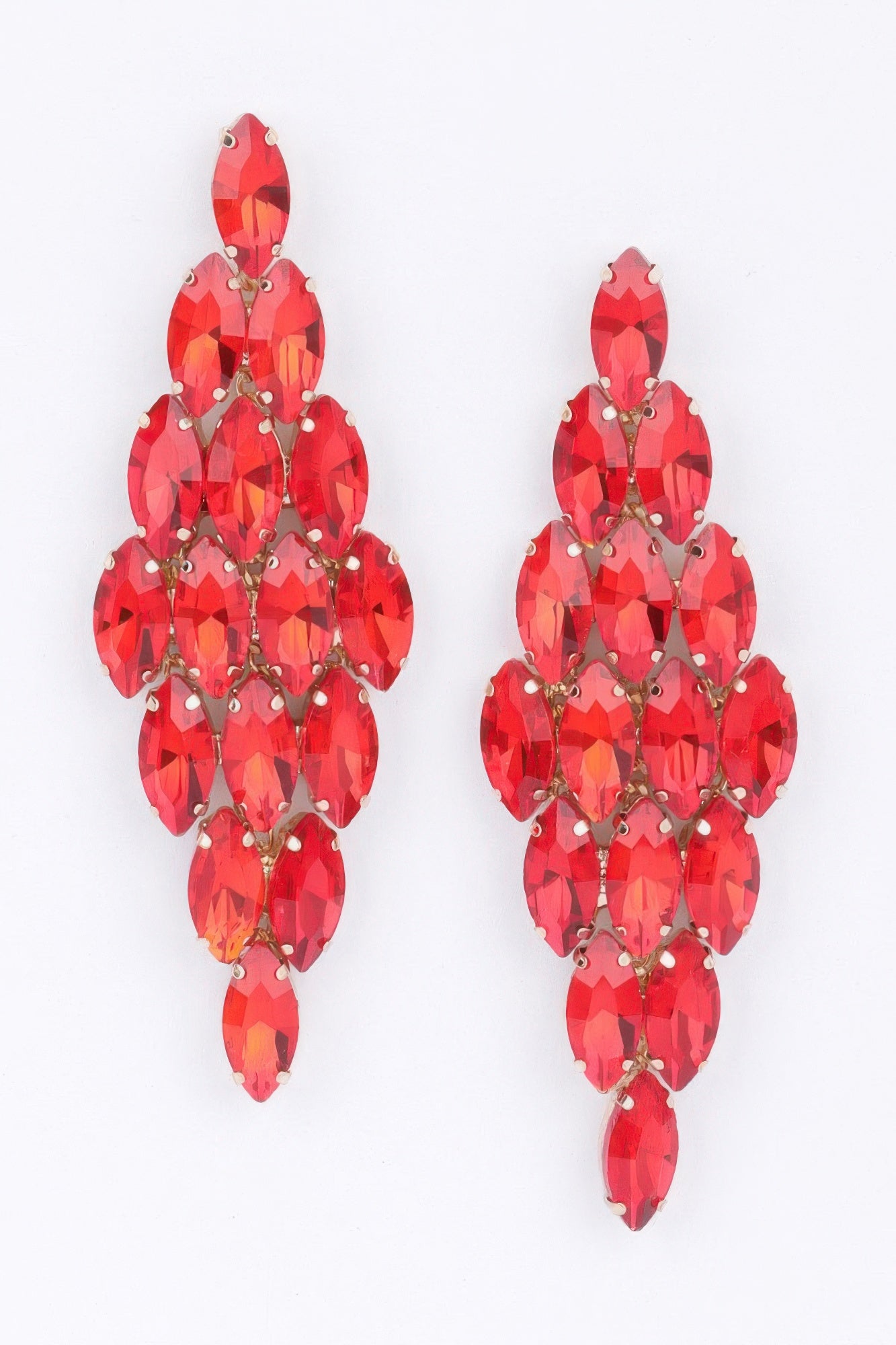 Rhinestone-Ohrringe in Rot mit mehrstufigem Tropfen-Anhänger, goldfarbene Fassung