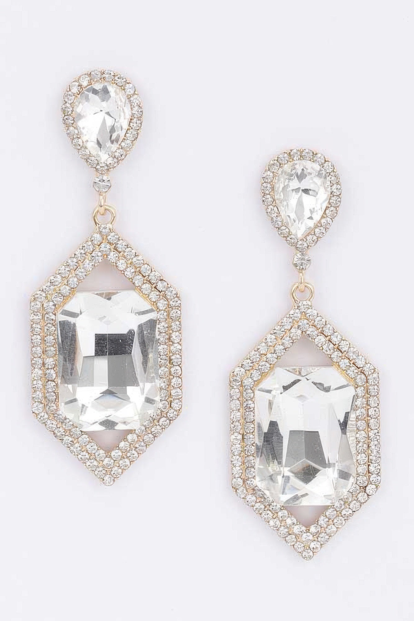 Rhinestone earrings: heldere witte peervormige stenen met heldere ruitvormige hanger en strassrand