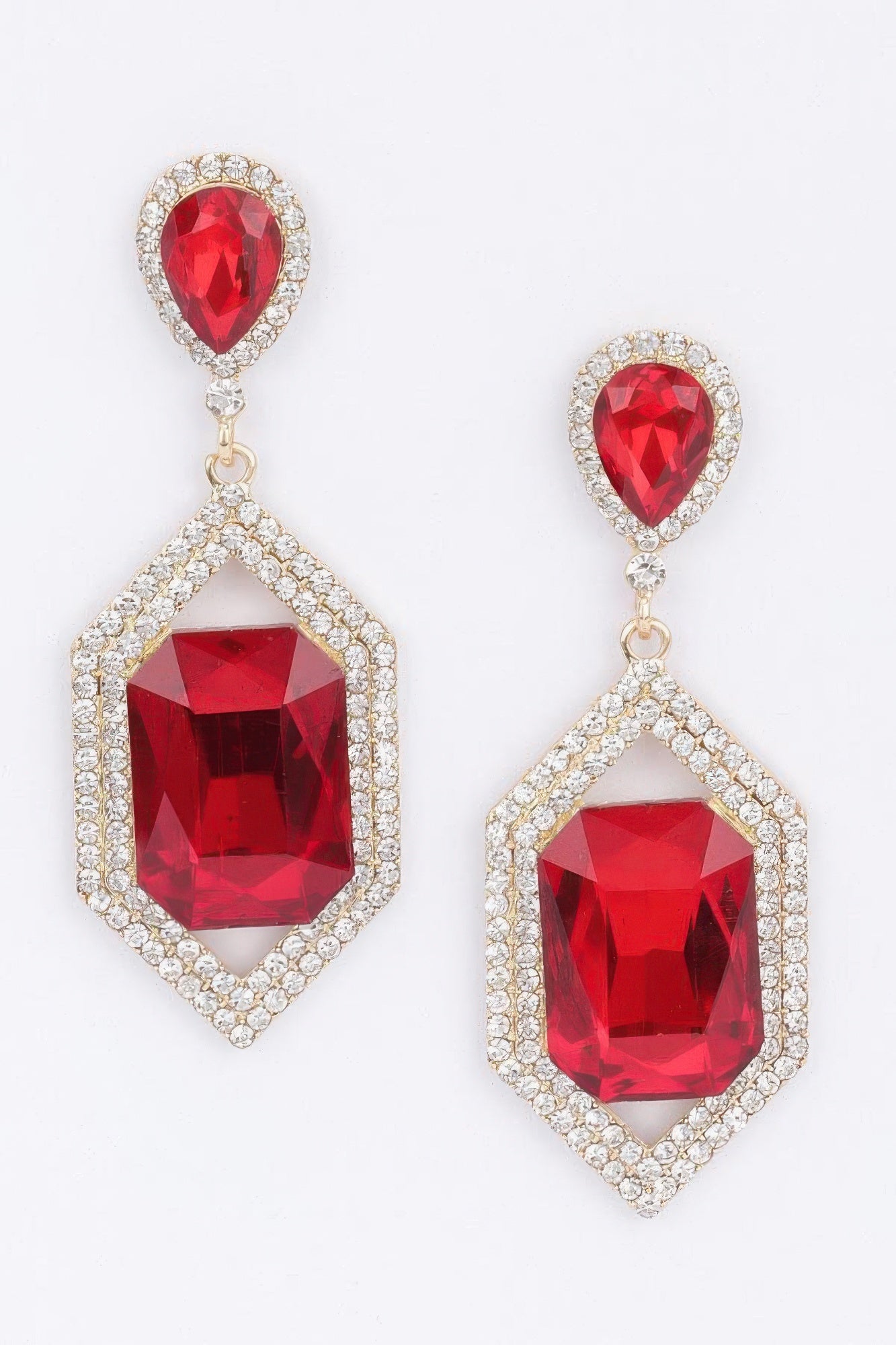 Rhinestone earrings: rode peervormige steen met rode ruitvormige hanger en strassrand