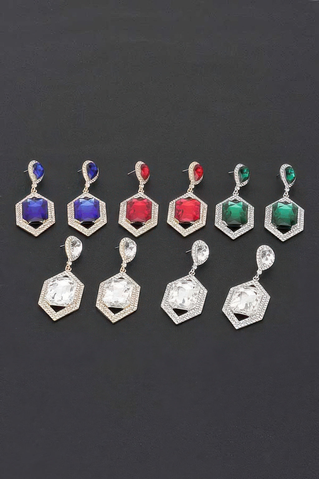 Rhinestone earrings set met meerdere kleuren: blauw, rood, groen en helder ruitvormige bedels