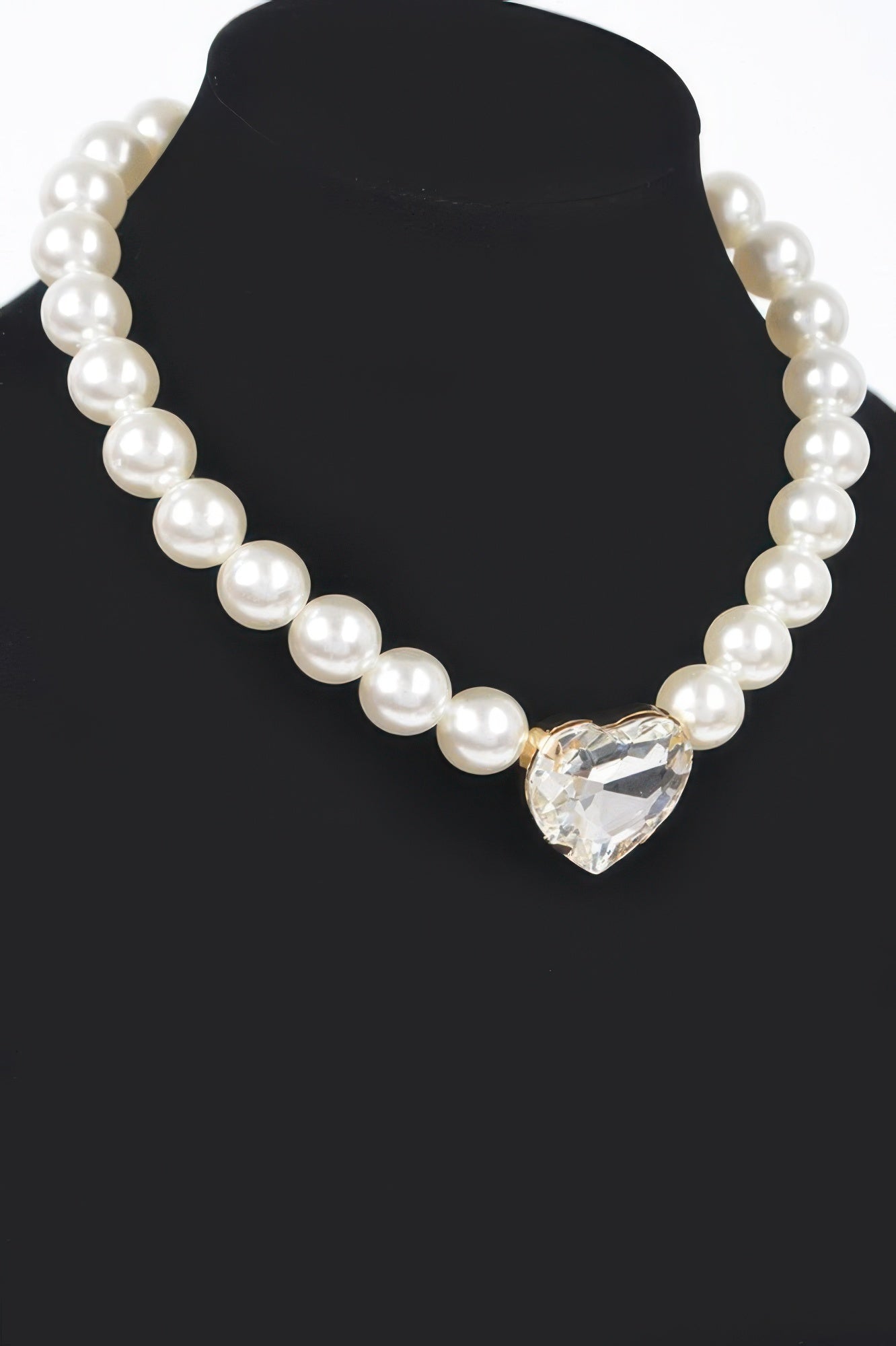 Pearl choker necklace with heart-shaped clear rhinestone pendant