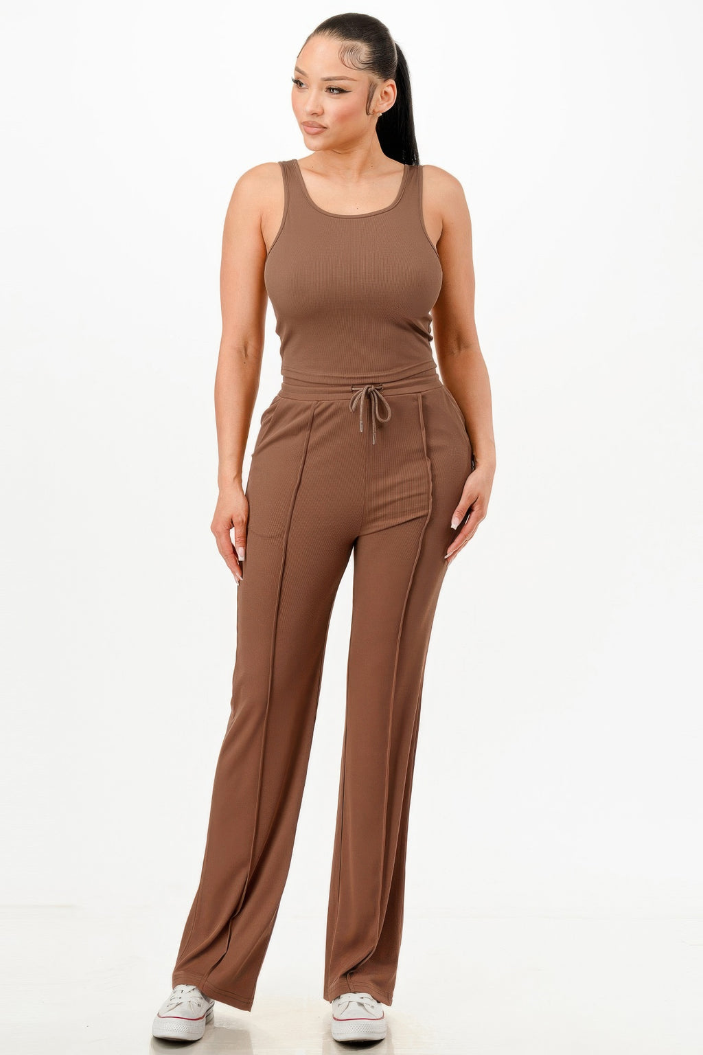 Ribbed tank and matching wide-leg pants with drawstring waist, brown