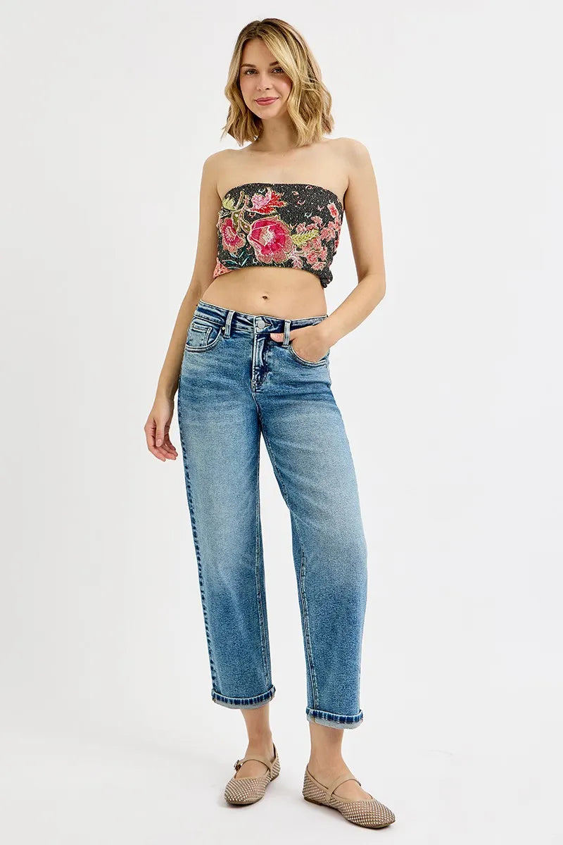 Medium-wash High-Rise Crop Boyfriend Jeans, entspannte Passform mit umgeschlagenem Saum