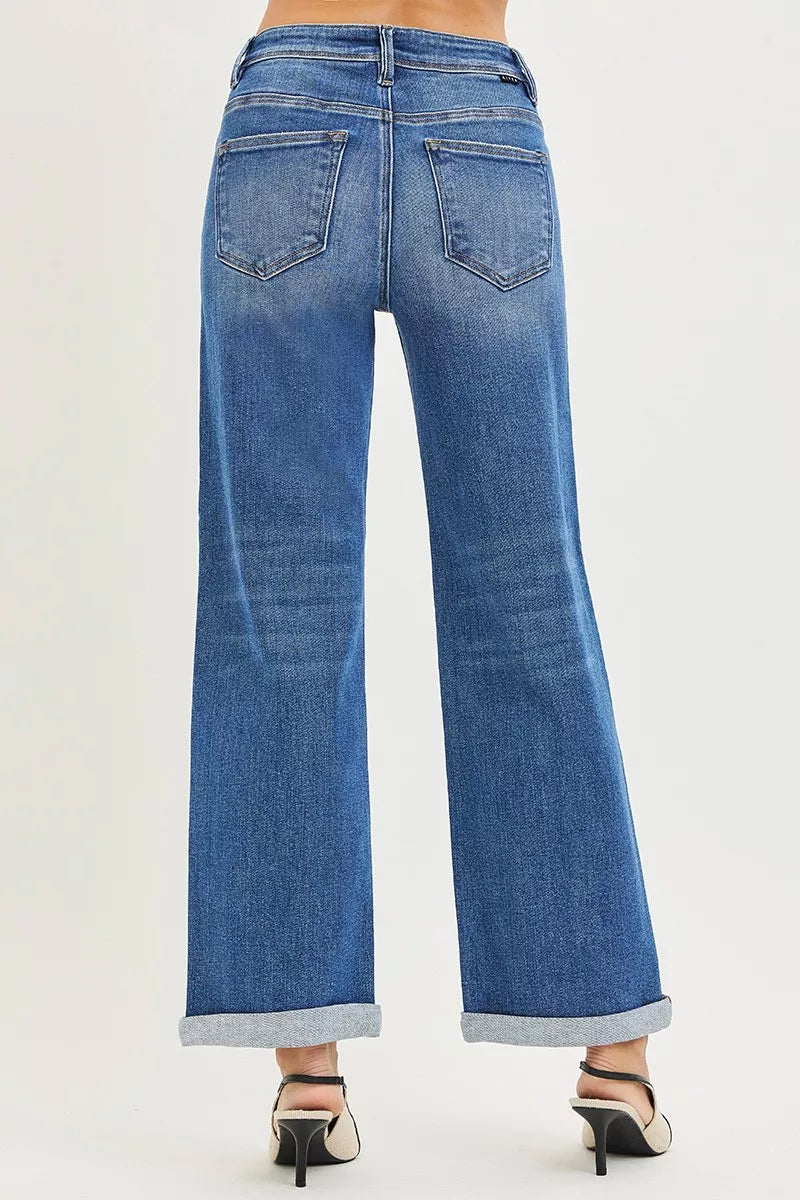 RISEN Jeans Mid-Wash, High-Waist, Rückansicht mit Gesäßtaschen, gerade Beine, Saum umgeschlagen