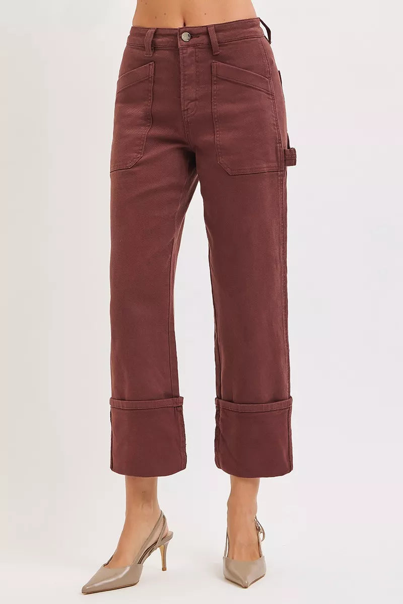 Schokobraune High-Rise Wide-Straight Jeans, umgeschlagene Beinenden, Frontansicht