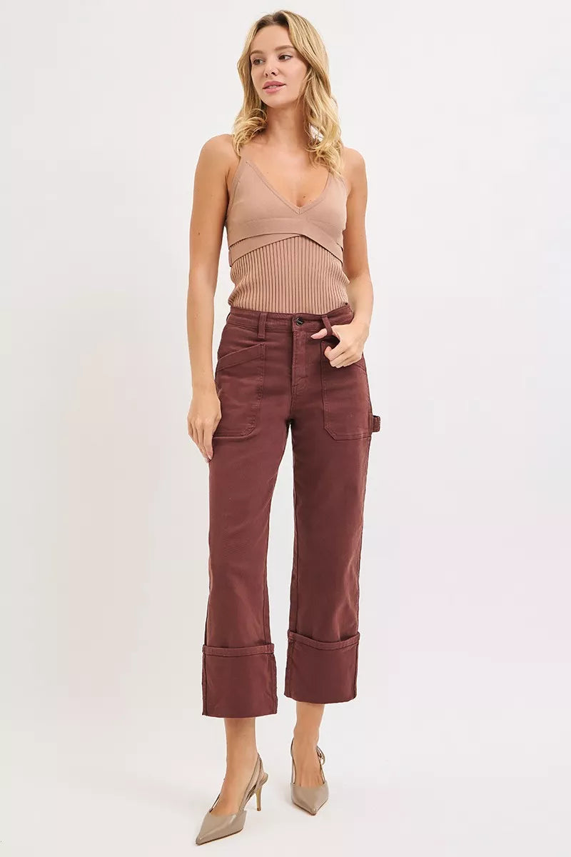 Schokobraune High-Rise Wide-Straight Jeans mit Umschlag, Patch-Taschen und Knopfverschluss