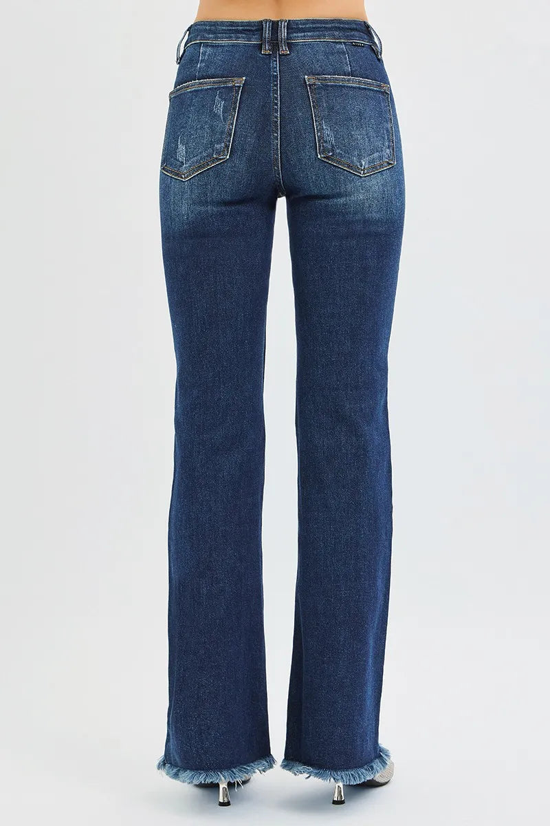 Dunkelblaue Flare-Jeans, Übergröße, Gesäßtaschen und Saum mit Fransen