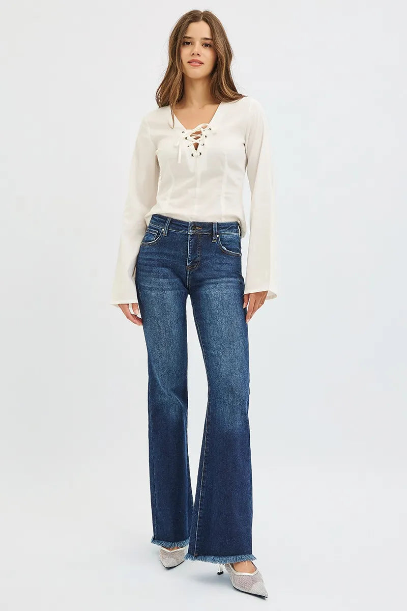 Dunkelblaue Flare-Jeans mit Mid-Rise Bund und Saumfransen, Plus-Size-Länge