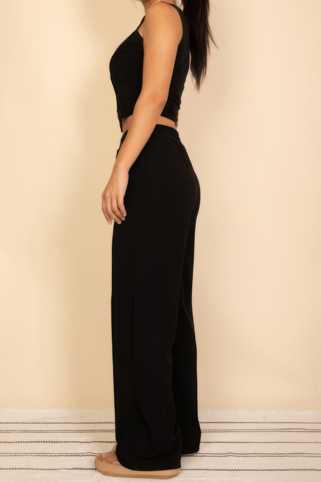 Scoop neck button vest & wide-leg pants set, black color, side view