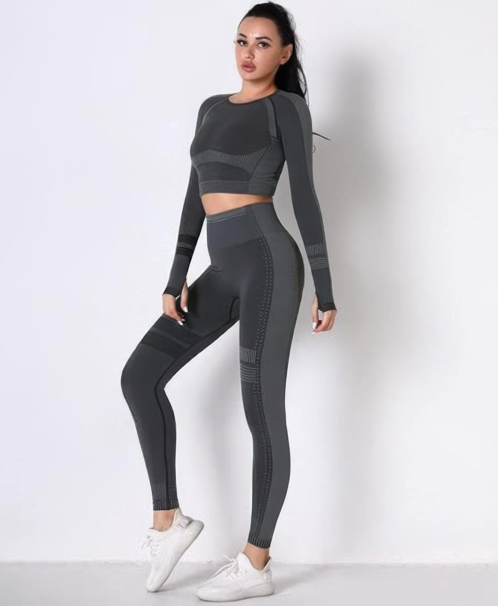 Seamless yoga set: fitted long-sleeve crop top and high-waist leggings in dark gray