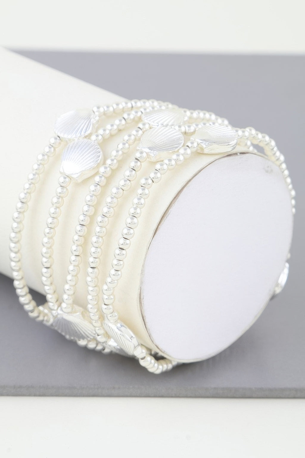 Shiny seashell beaded bracelet in silver tone with shell charms and pearl-like beads