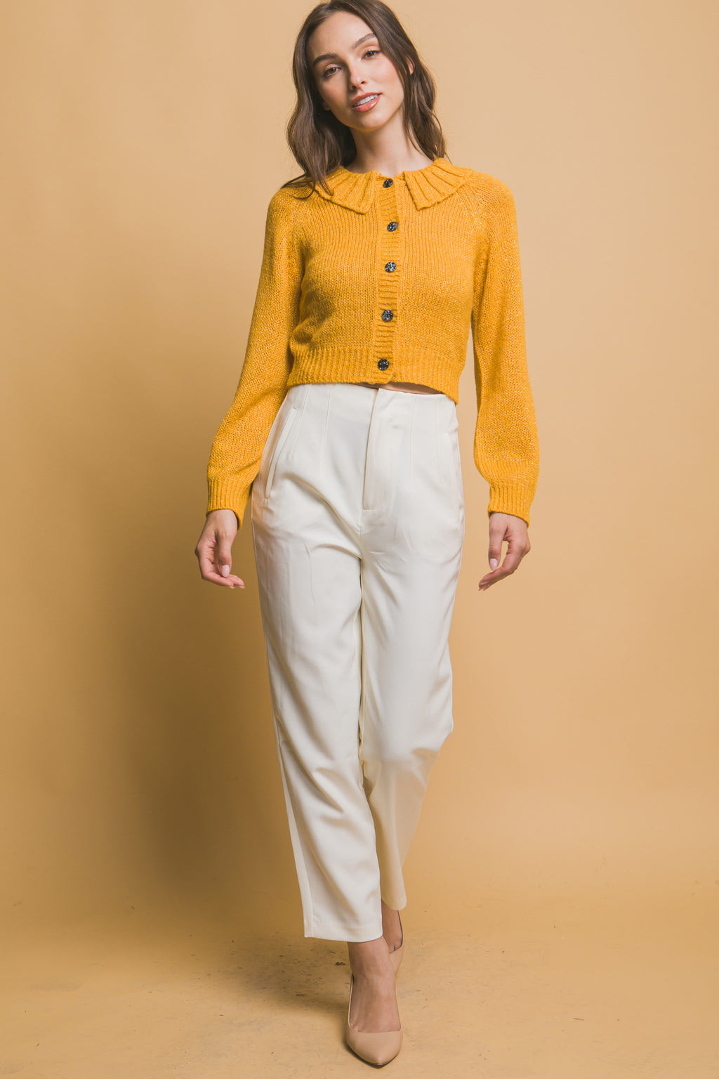 Yellow cropped sweater, long sleeves, ribbed collar, dark button front