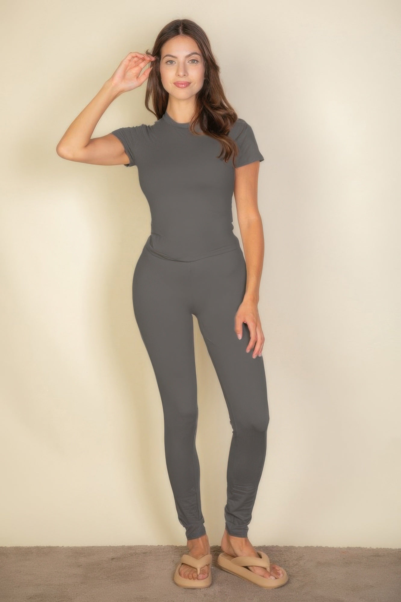 Heather grey short-sleeve round-neck T-shirt, fitted with curved side seam hem