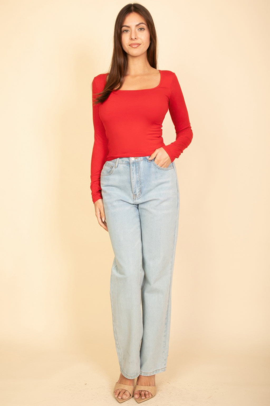 Square Neck Langarmshirt, Rot, volle Vorderansicht mit schmalem Schnitt und langen Ärmeln