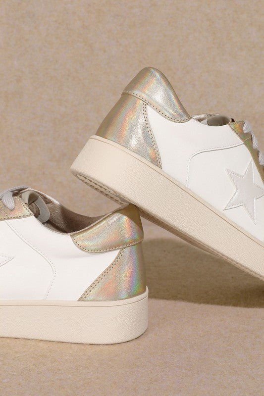 Holographic gold heel low-top sneakers with white star side panel and lace-up