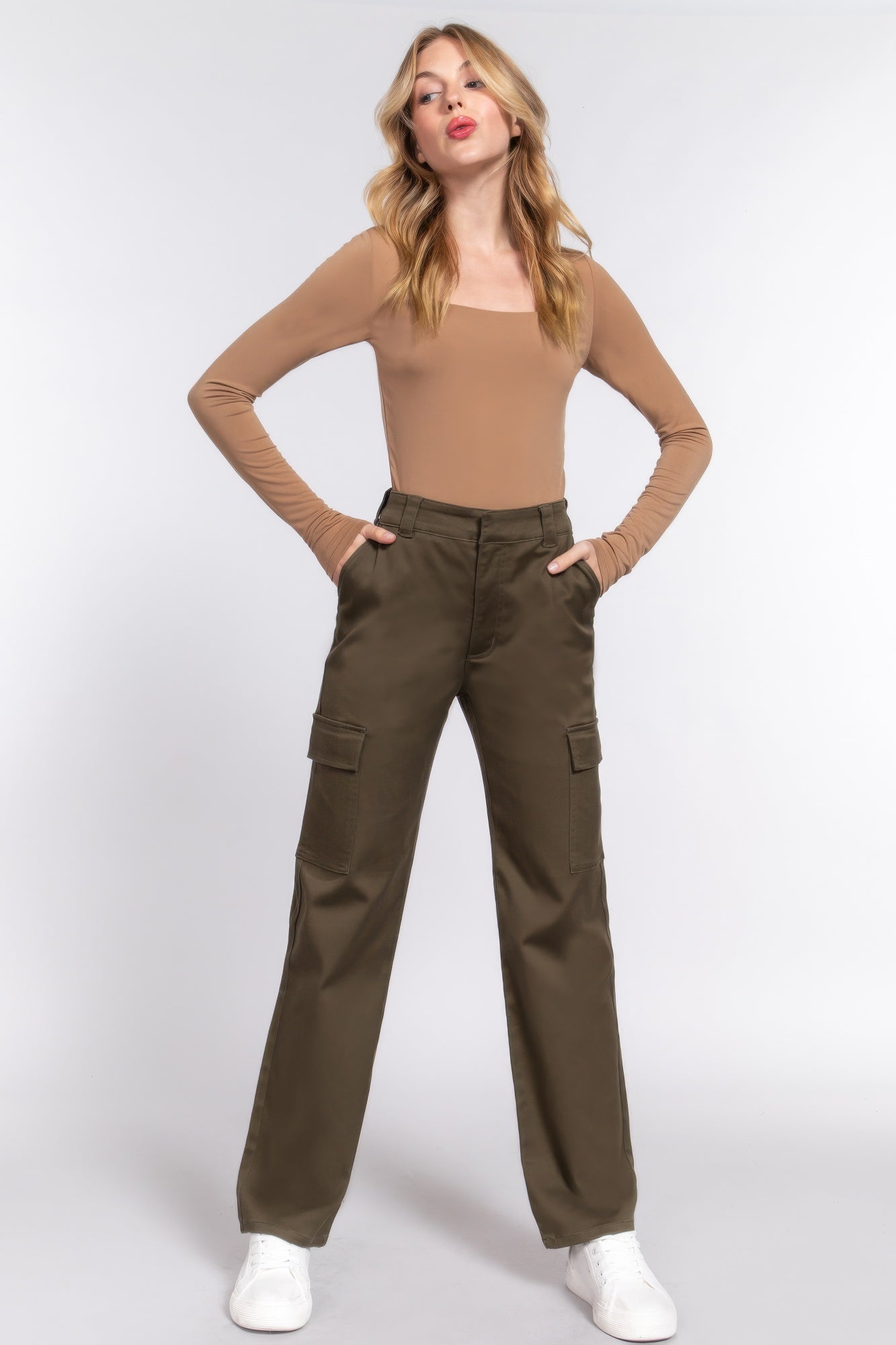 Olive straight-fit long pants with two front cargo pockets, relaxed straight leg