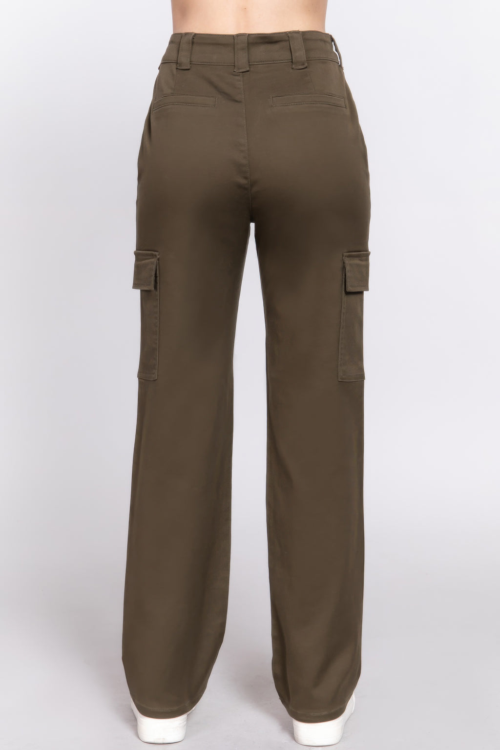 Olive straight-fit long pants, back view with cargo pockets and rear seams