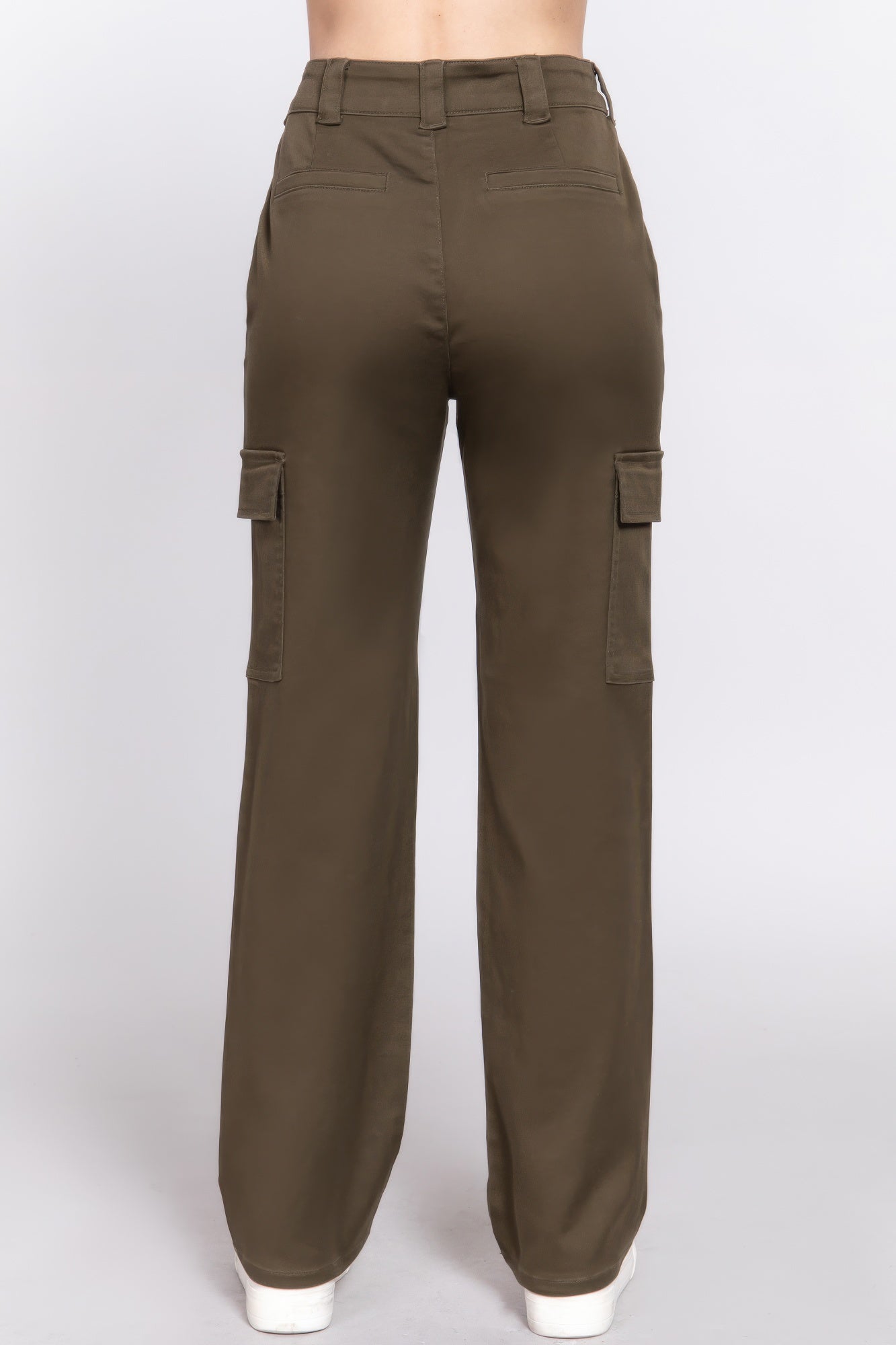Olive straight-fit long pants, back view with cargo pockets and rear seams