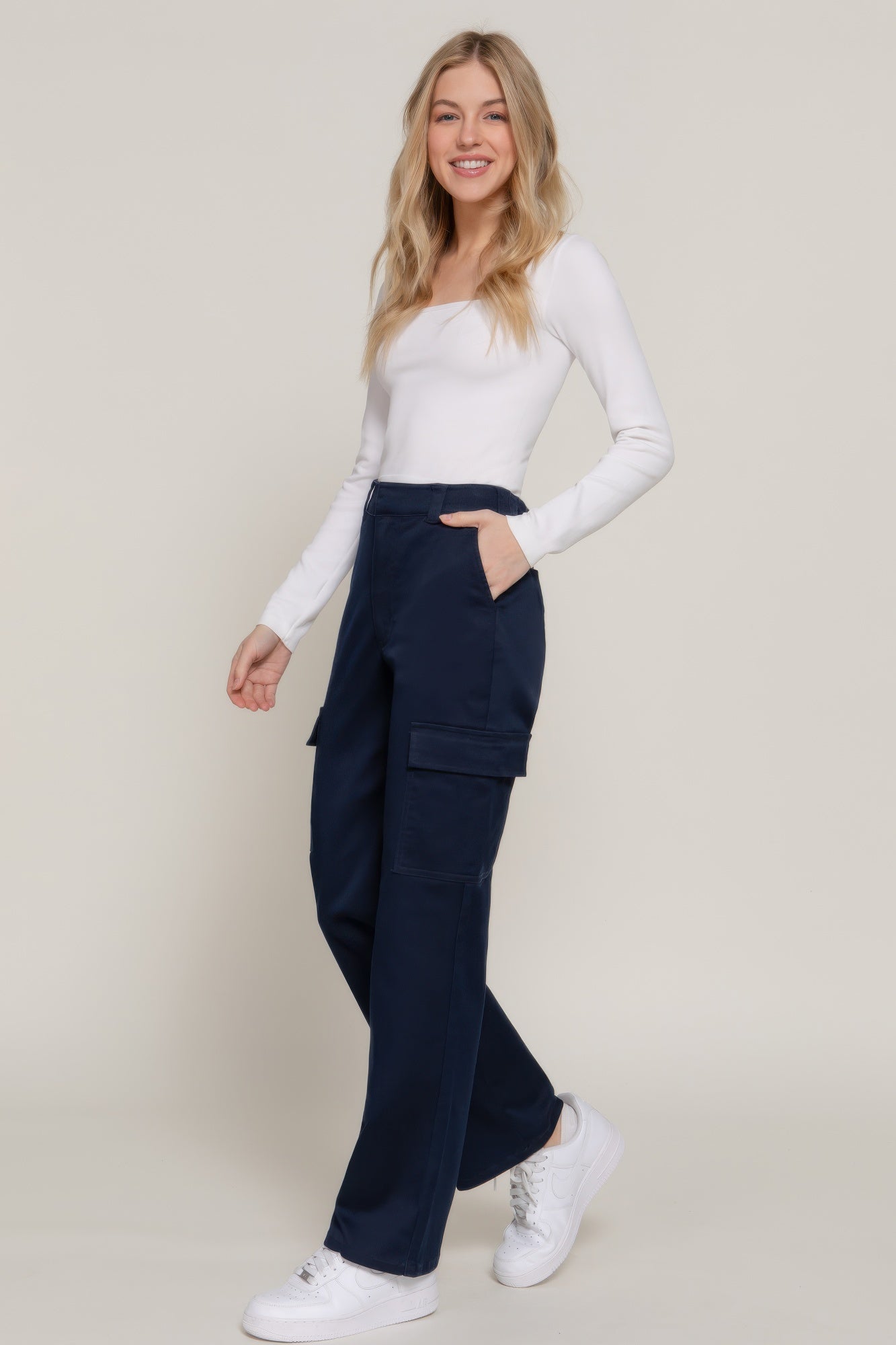 Navy straight-fit long pants, side cargo pocket and relaxed straight leg