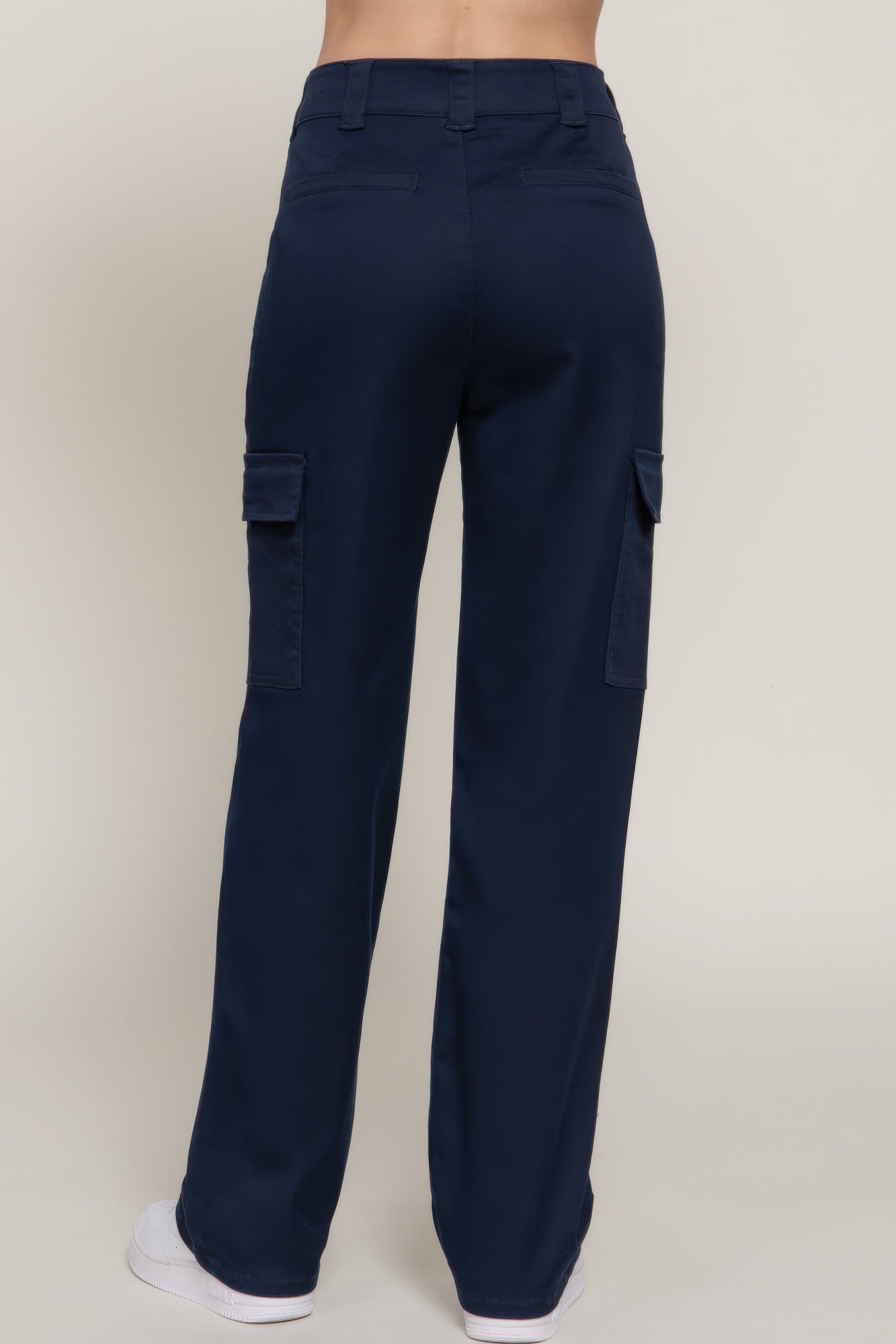 Navy straight-fit long pants, back view with cargo pockets and straight cut legs