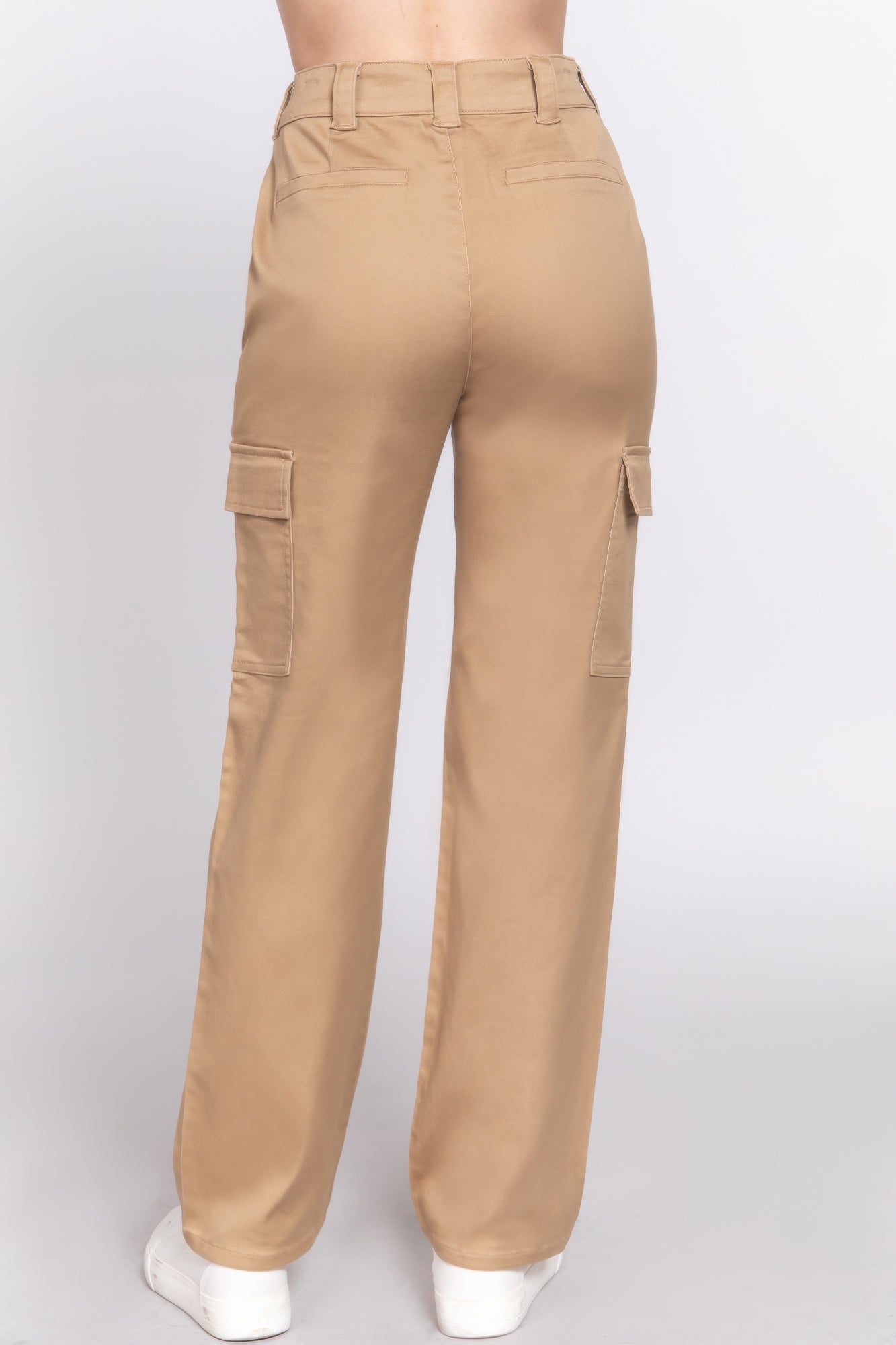 Khaki straight fit long pants with cargo pockets on the hips and belt loops