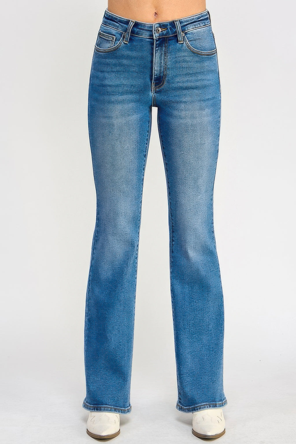 Jeans azul de tiro medio con control de abdomen, skinny bootcut y botones visibles