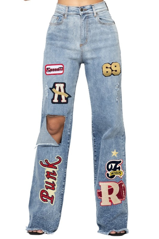 Light wash wide-leg jeans, ripped knee, front graphic patches