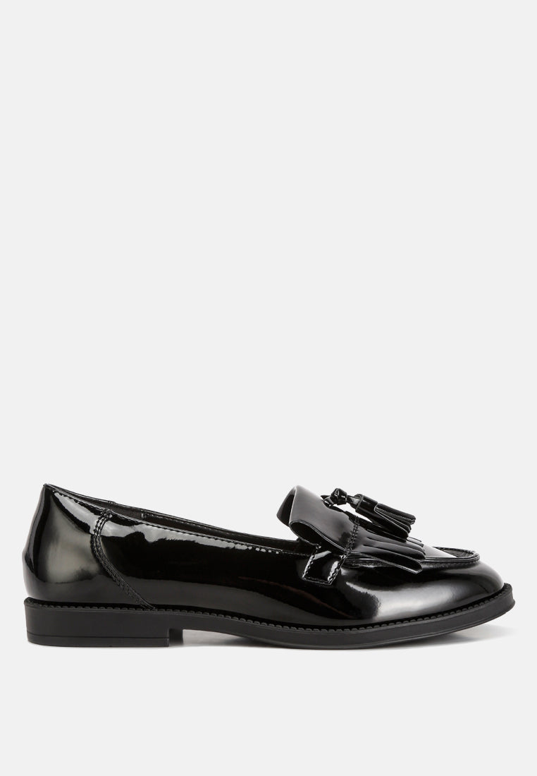 Schwarze Patent-Loafer mit Quasten-Detail und Schnallenverzierung, flacher Blocksohle
