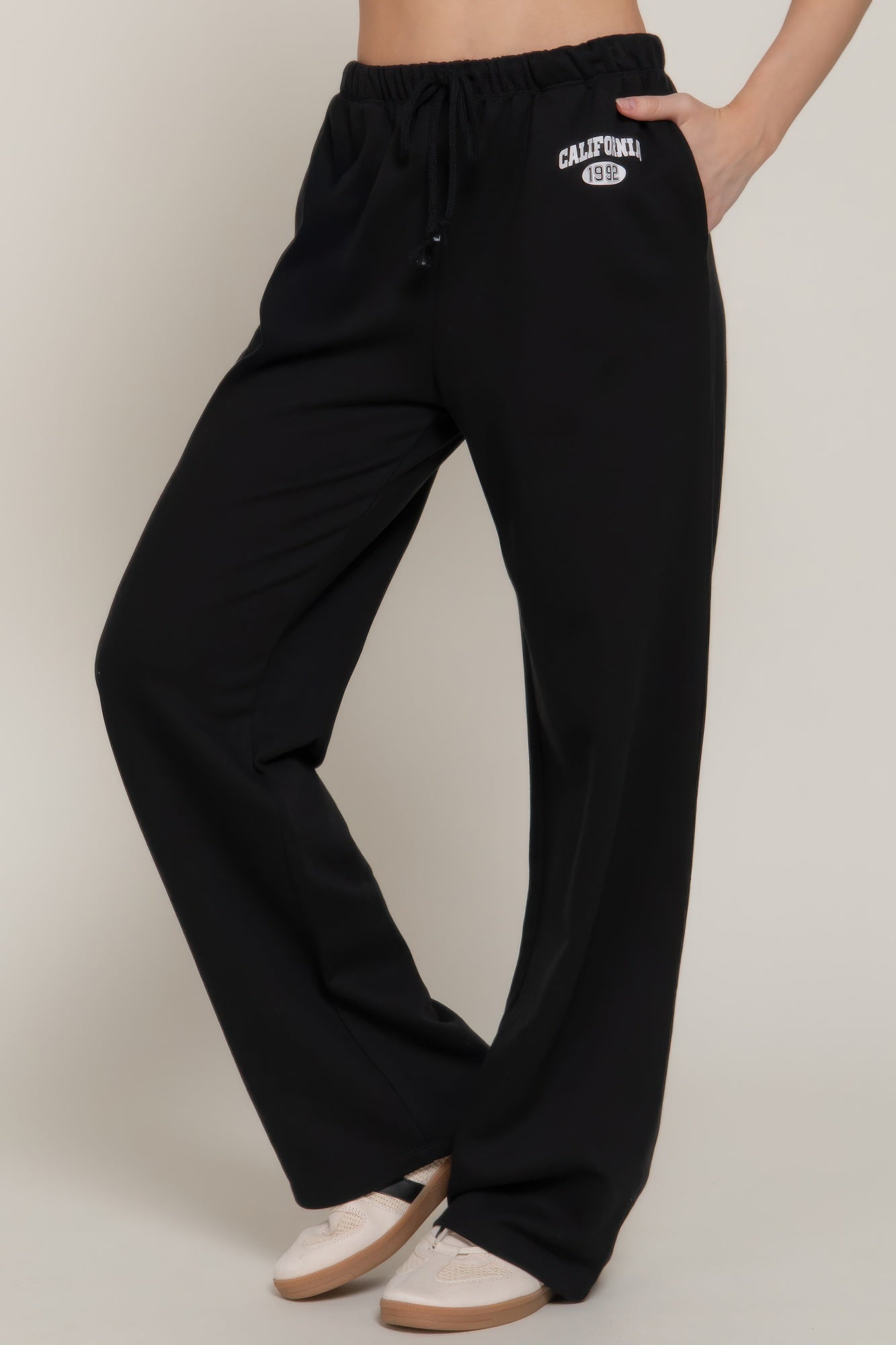 Black sweatpants with drawstring and California 1992 waistband print