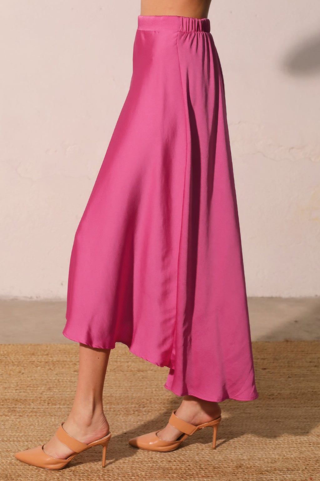 Magenta midi swing skirt with elastic waistband and full volume, soft pleats