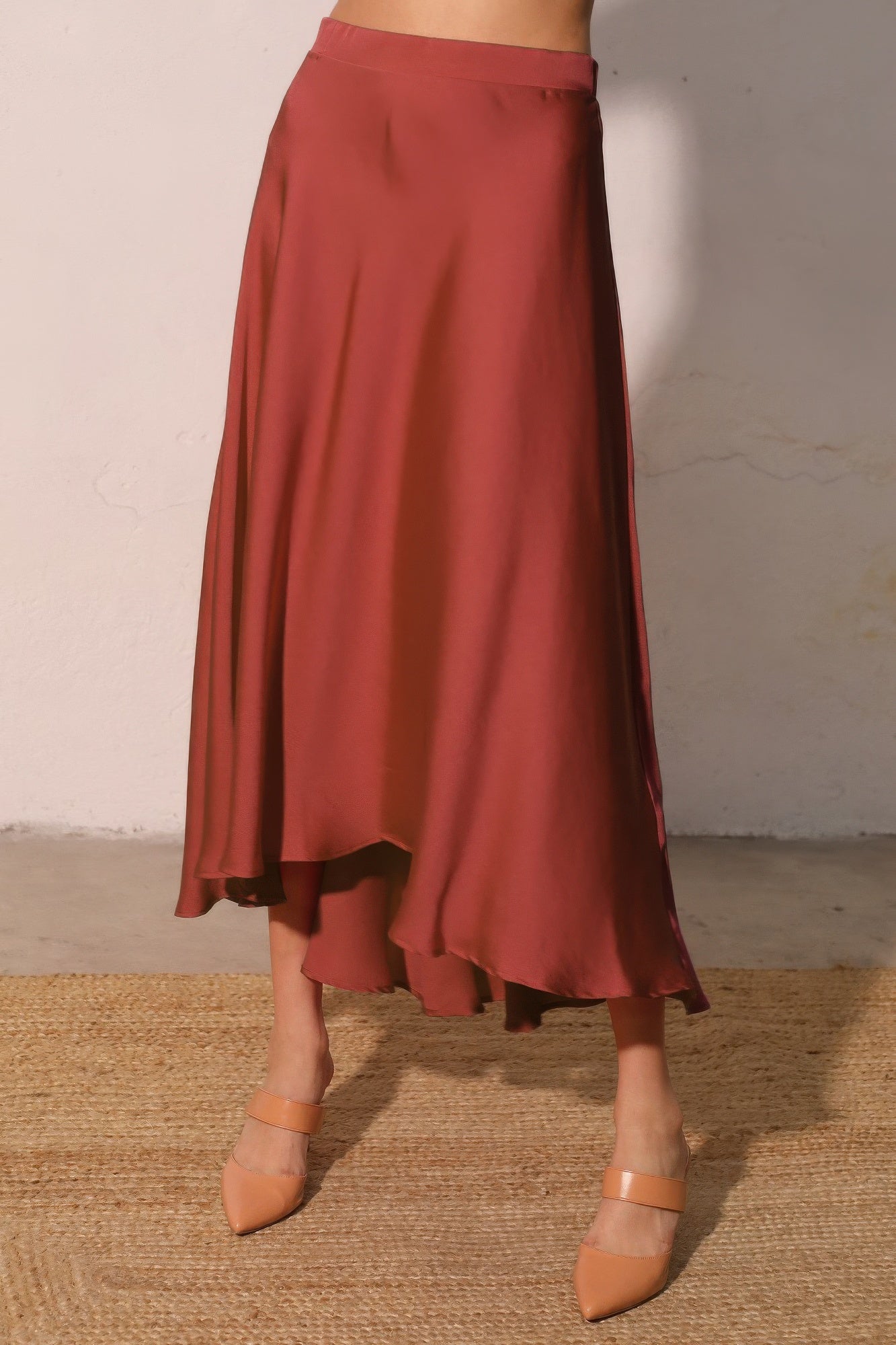 Washed poly silk Midi-Swingrock, korallenrot, elastischer Bund, fallender Saum