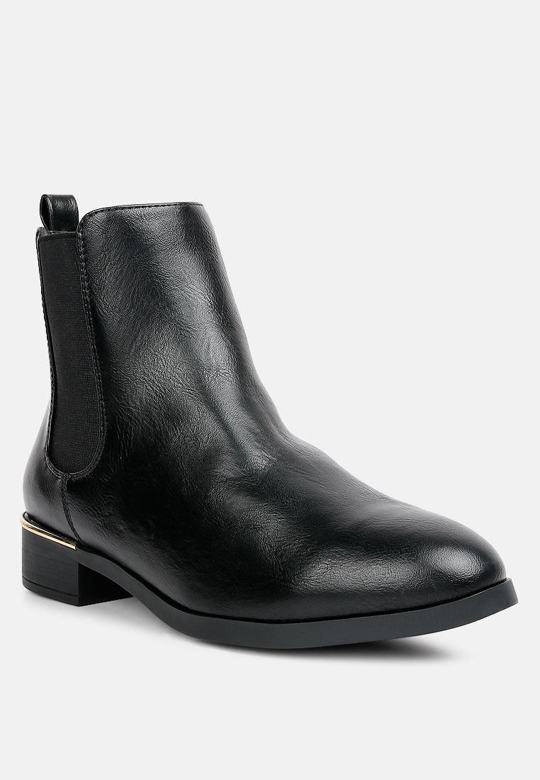 Black Yachts winter ankle boots, smooth leather-look side view with elastic gore