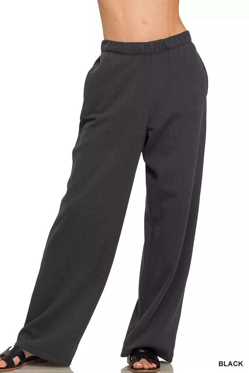 Black fleece sweatpants with side pockets, elastic waistband and relaxed straight legs