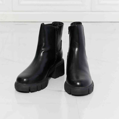 MMShoes What It Takes Lug Sole Chelsea Boots in Black - Tigbuls Variety Fashion