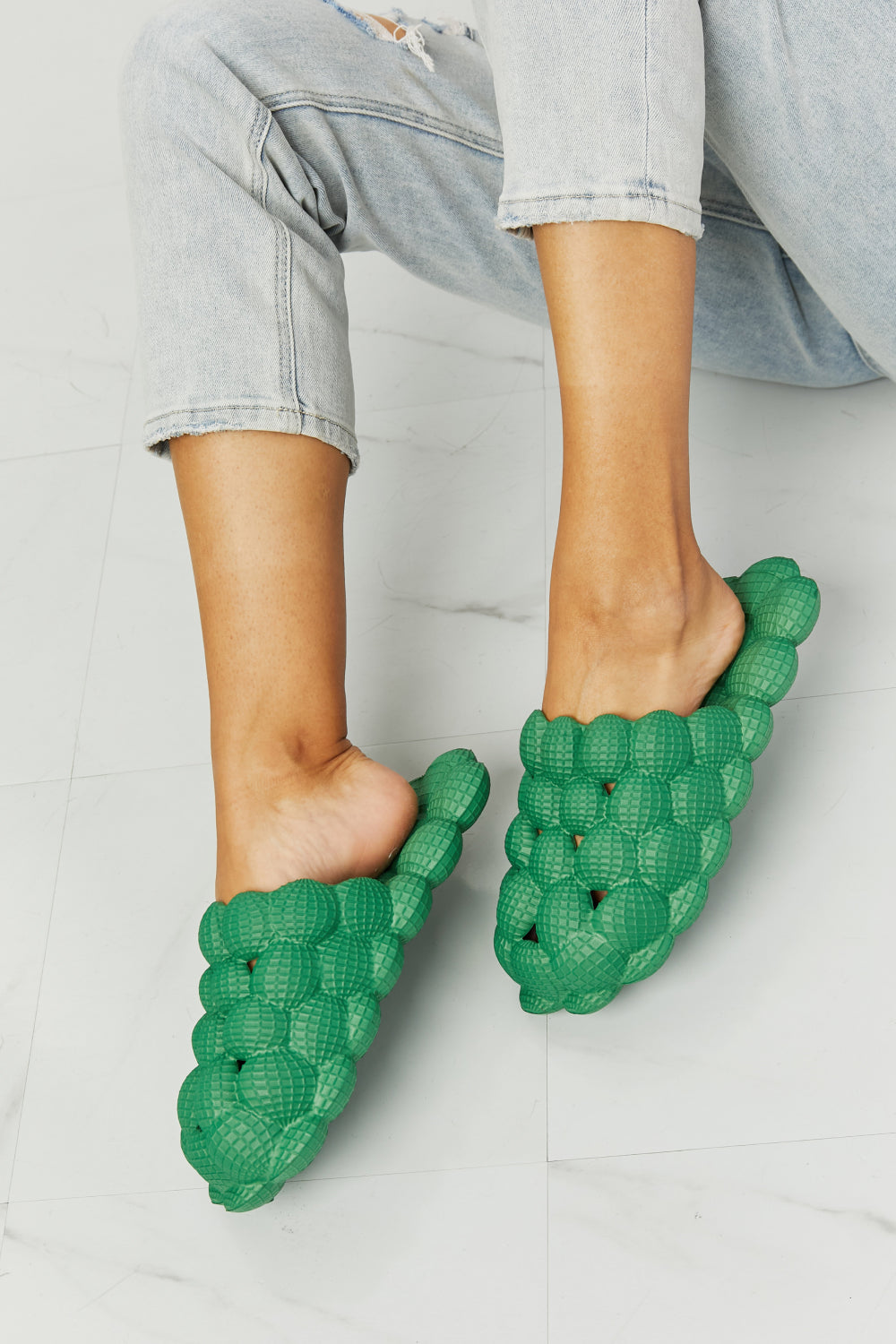 NOOK JOI Laid Back Bubble Slides in Green - Tigbul's Fashion