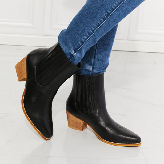 Stacked Heel Chelsea Boot in Black | Tigbuls Varirty Fashion