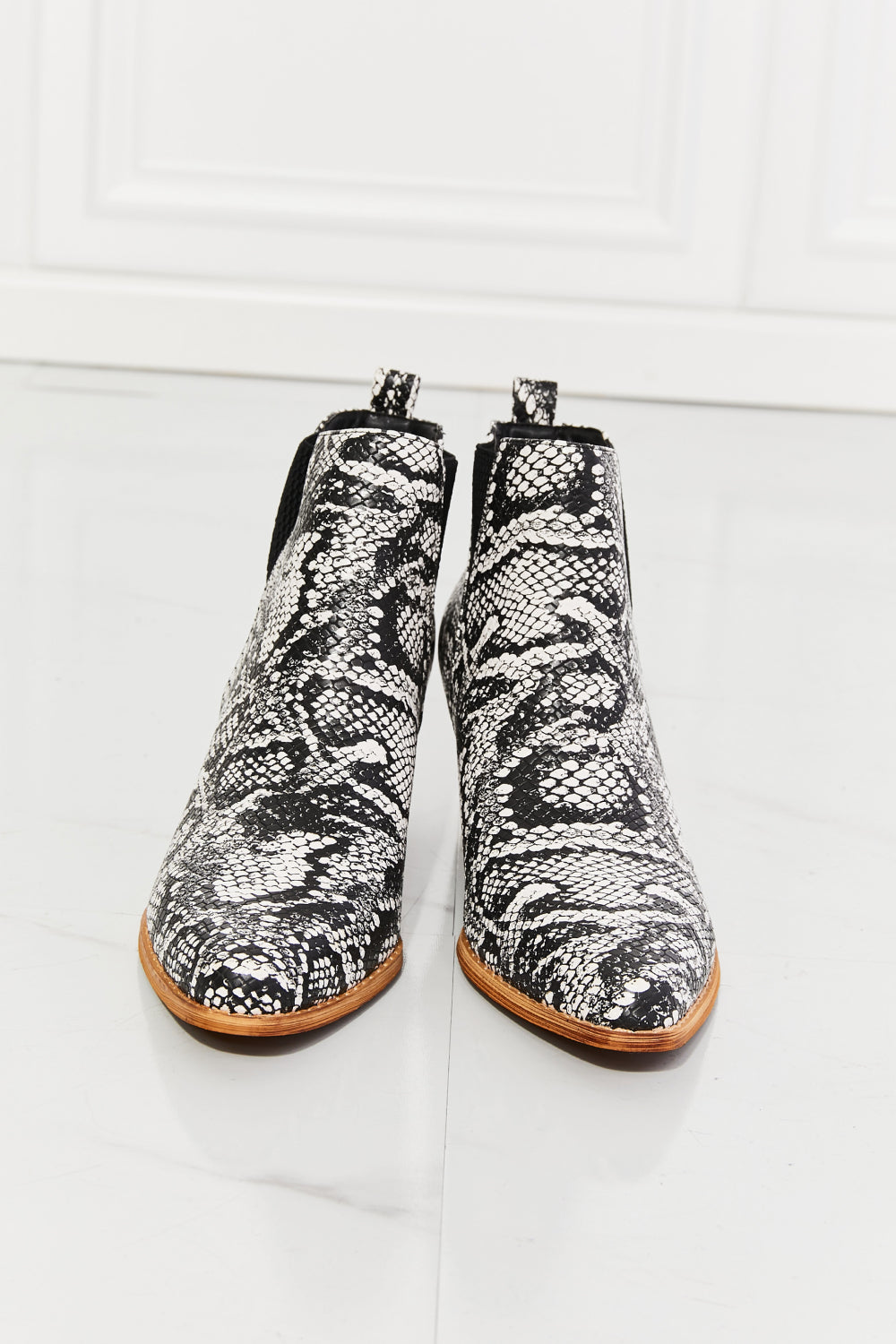 MMShoes Back At It Point Toe Bootie in Snakeskin - Tigbul's Fashion
