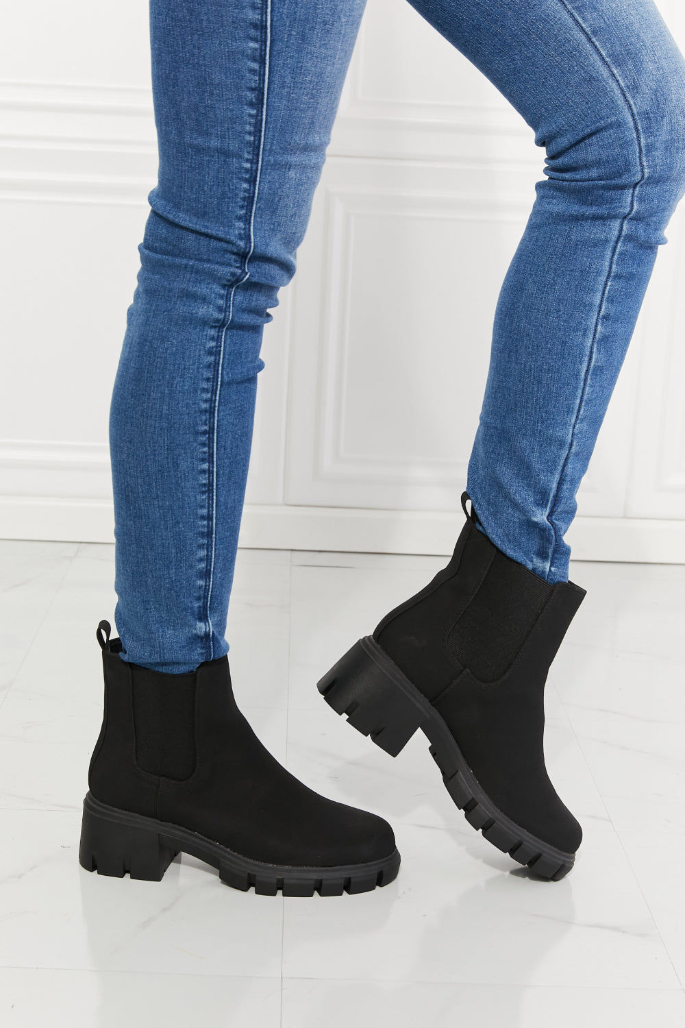 Matte Lug Sole Chelsea Boots in Black - Tigbul's Fashion