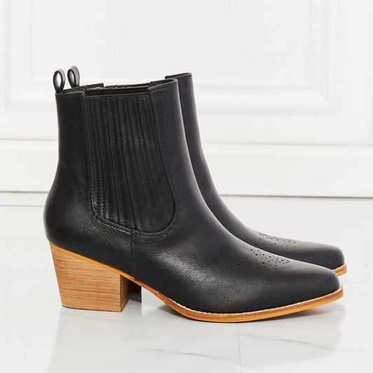Stacked Heel Chelsea Boot in Black | Tigbuls Varirty Fashion