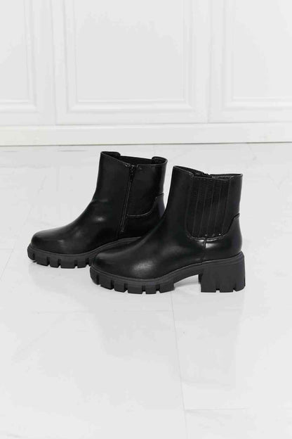 MMShoes What It Takes Lug Sole Chelsea Boots in Black - Tigbuls Variety Fashion