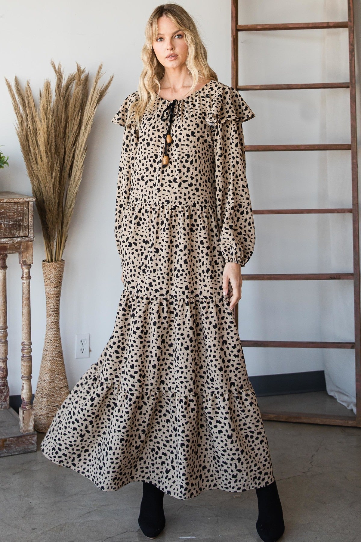 Bohemian Maxikleid mit Puffärmeln und Leopardenprint, Knöpfe vorn, fließender Saum