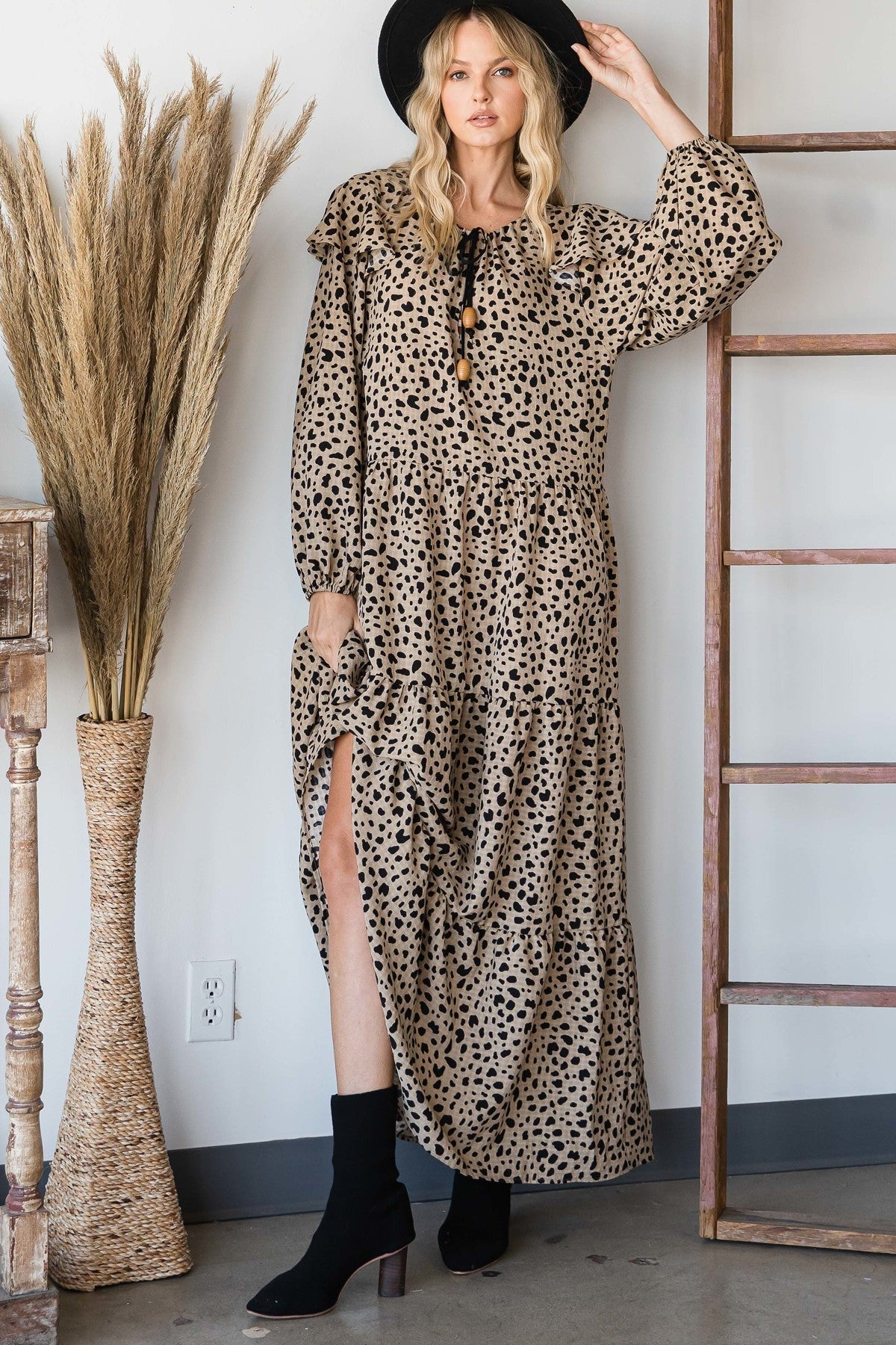 Boho-Maxikleid mit langen Ärmeln, Leopardenmuster in Braun/Schwarz, Knopfleiste