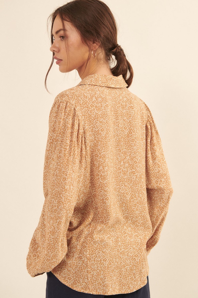 Caramel floral print shirt Rückansicht mit Stehkragen und langen Ärmeln