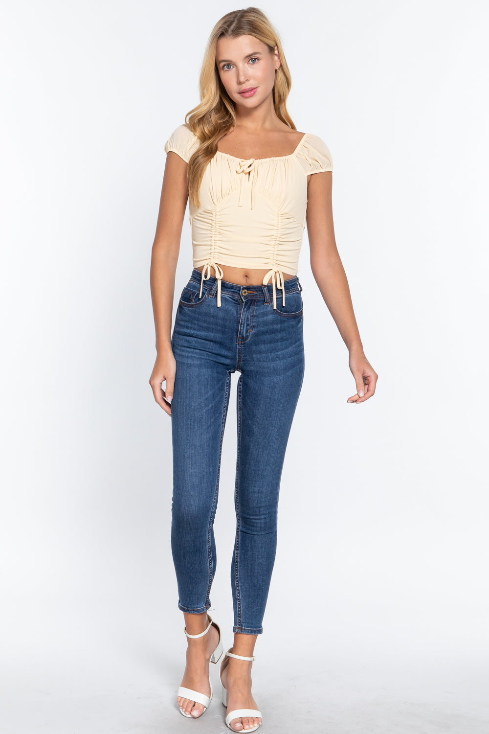 Hellgelbes Woven-Top mit Off-Shoulder Ausschnitt, kurze Ärmel, vorne Schnürband