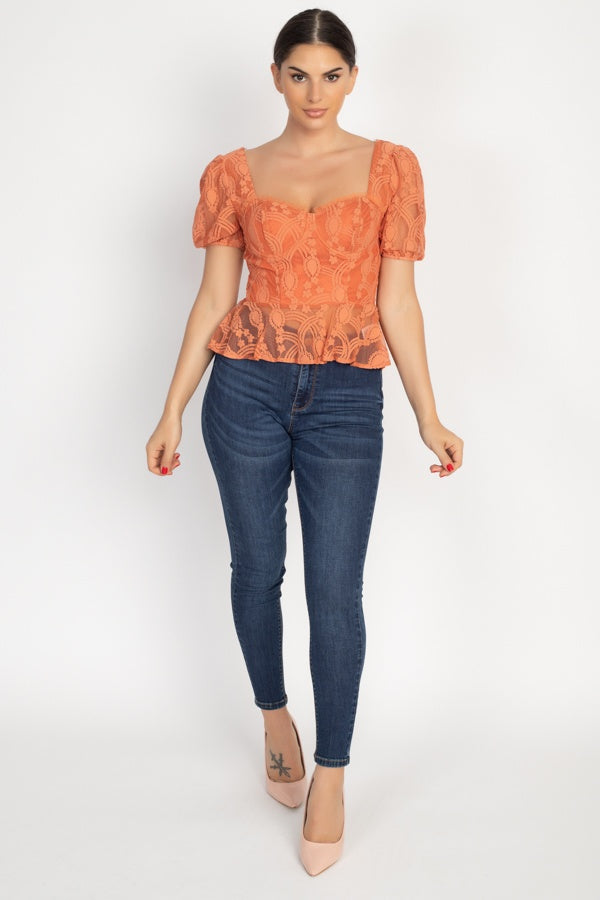 Rust sheer lace sweetheart flounce peplum top with puff sleeves, size M
