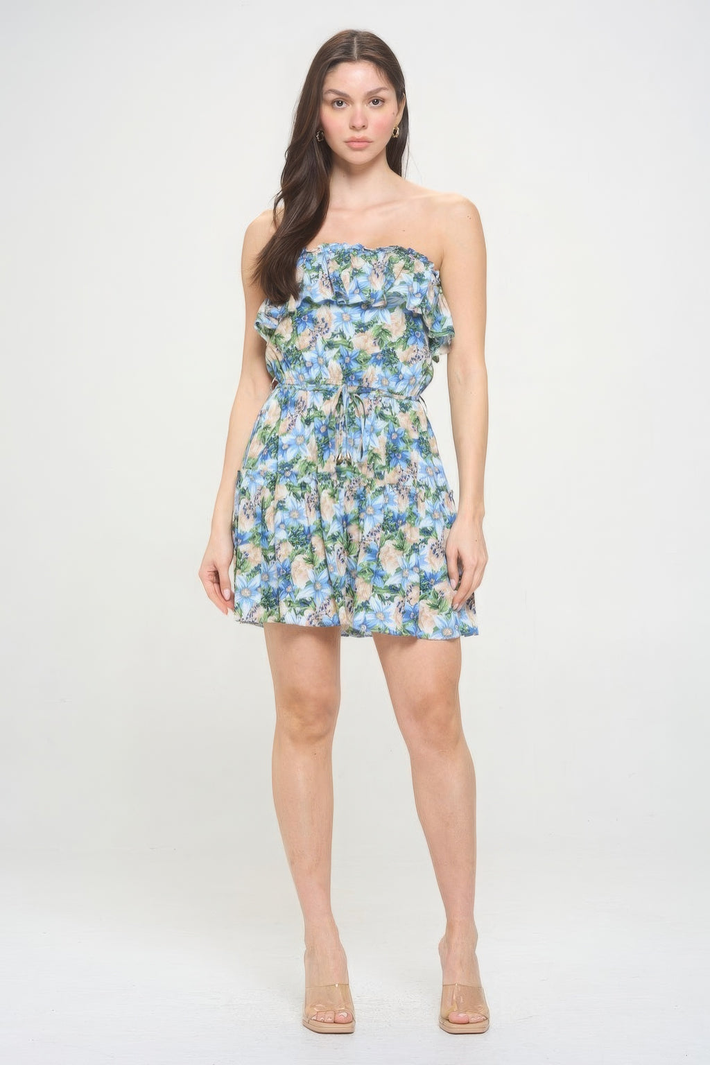 Bandeau-Minikleid vorn: blau-grüner Blumenprint, Rüschenrock mit Falten