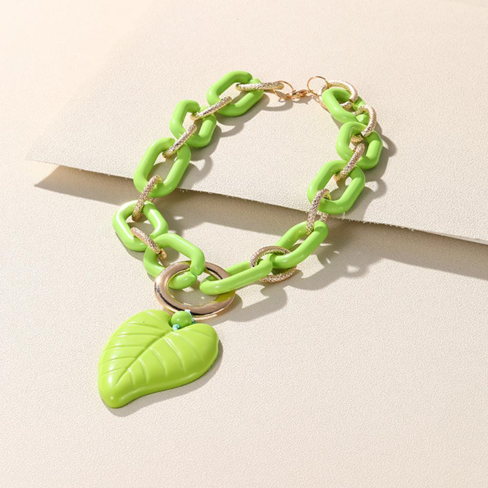 Chunky Color Acrylblatt-Anhänger-Halskette mit großen grünen Gliedern und grünem Blatt-Pendant