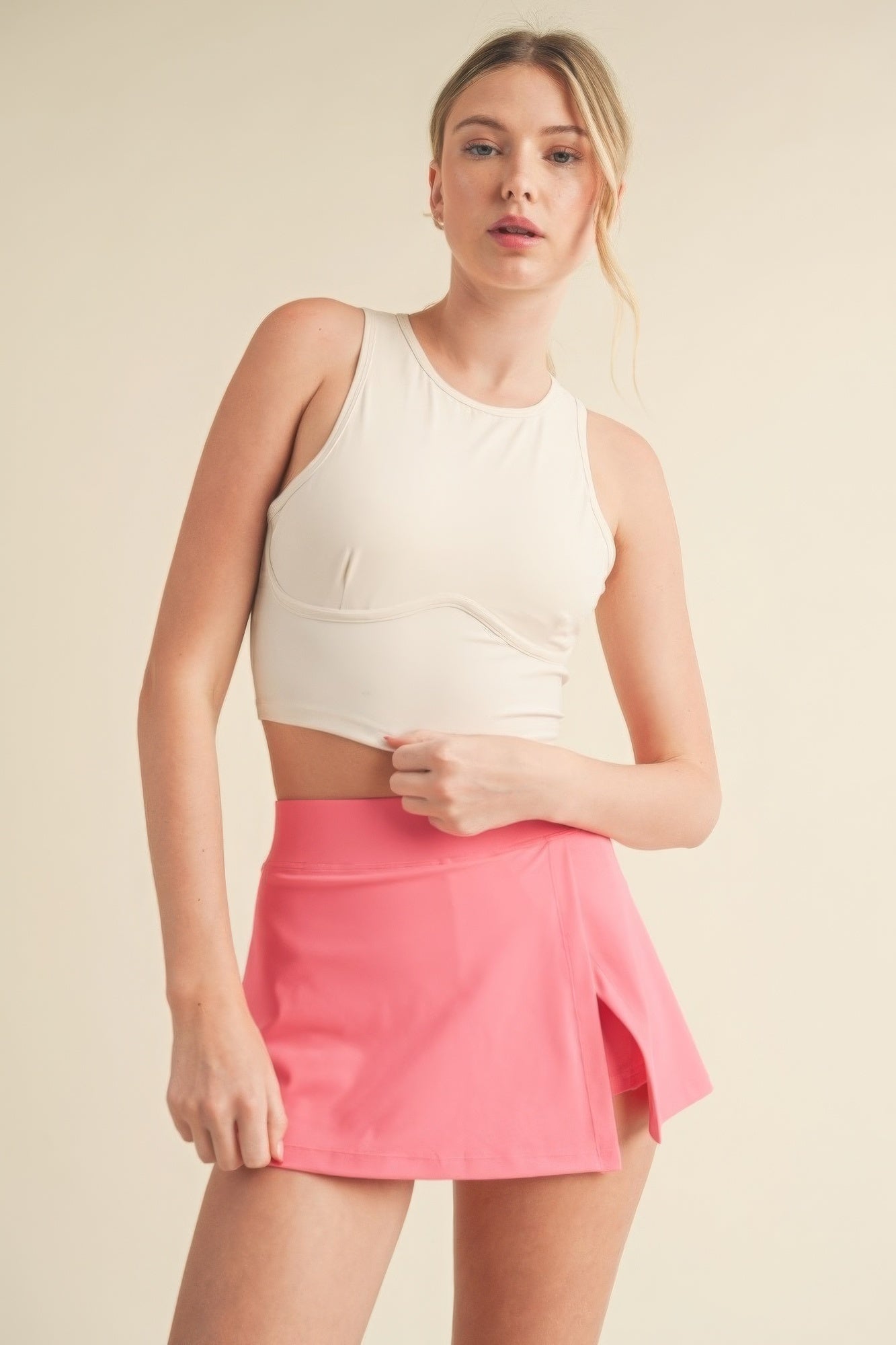 Corset-inspiriertes cropped Tanktop, cremefarben, ärmellos mit geschwungener Naht vorne