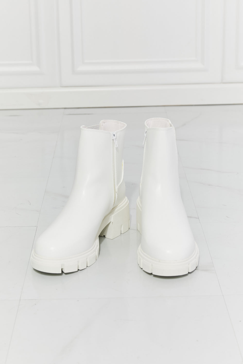 MMShoes What It Takes Lug Sole Chelsea Boots in White - Tigbul's Fashion